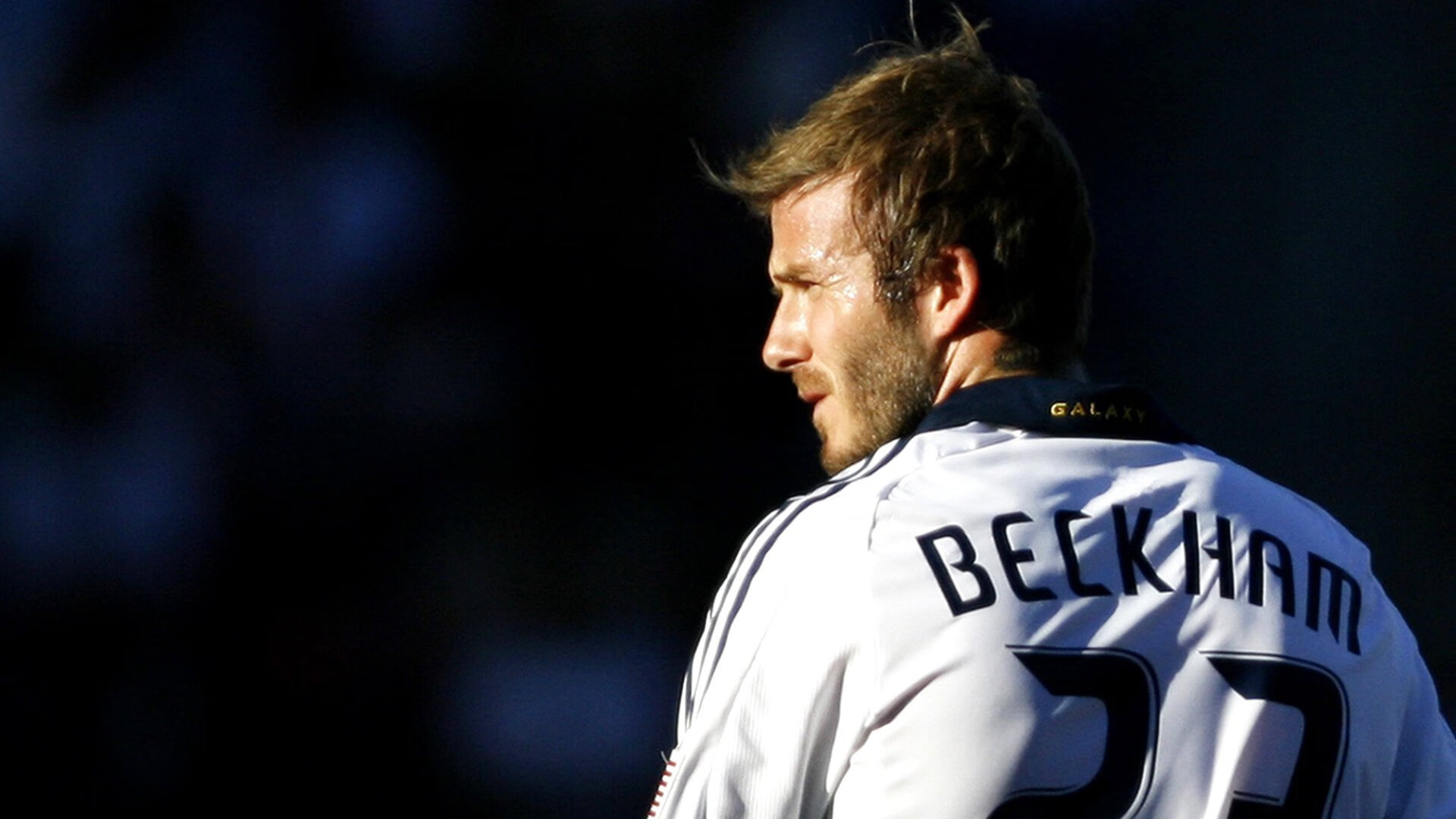 “全力奔跑!武汉马拉松激烈角逐中”